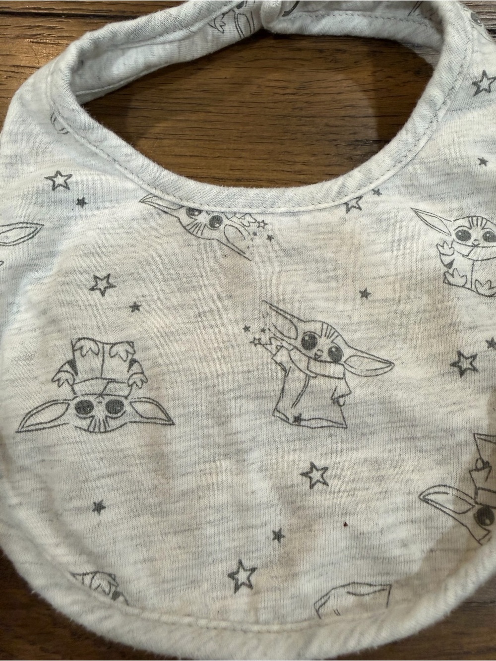 Star Wars Baby Bib in Light Gray with Grogu Sketches - Picture 3 of 7